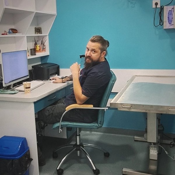 олексій притула на робочому місці