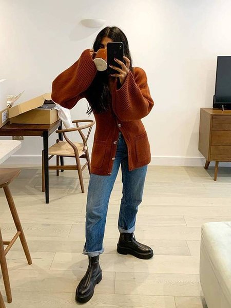 модні тренди 2023, осінь 2023, образи, джинси, кардиган, гардероб