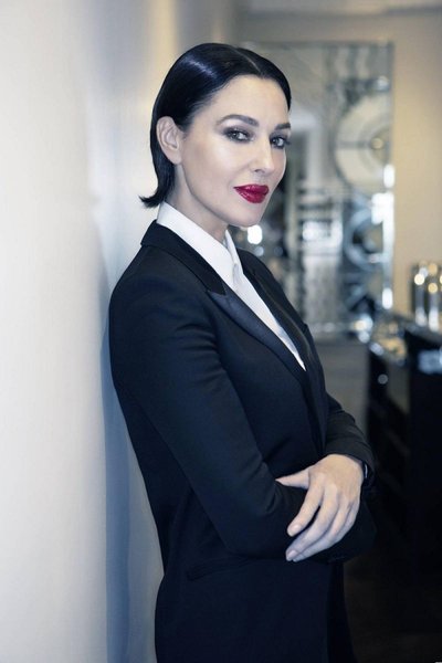 моника беллуччи, самоизоляция, обложка