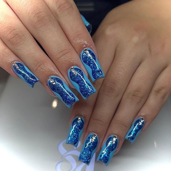 модный маникюр эйфория, модный маникюр, сериал эйфория, алекса деми, мэдди перес, маникюр песочные часы, тренды маникюра 2022