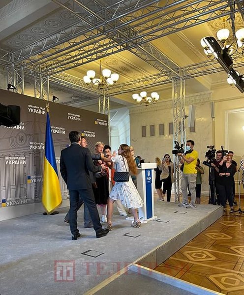 Ирма Крат, Никита Потураев, Крат напала на Потураева