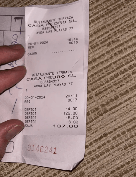 Супругов обманули в ресторане, отпуск, королевские креветки, романтический ужин, курорт, Канарские острова, деньги, счет, меню