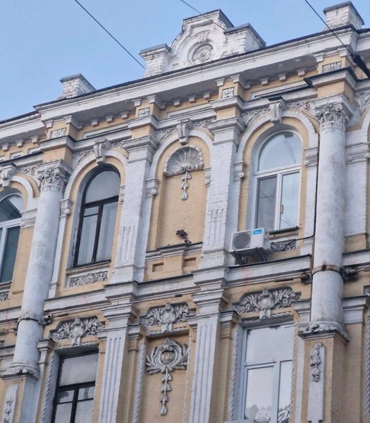 У Києві активісти самовільно знесли бюст Пушкіна