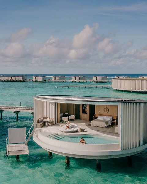 вера брежнева, мальдивы, отпуск на мальдивах, певица, отель риц-карлтон