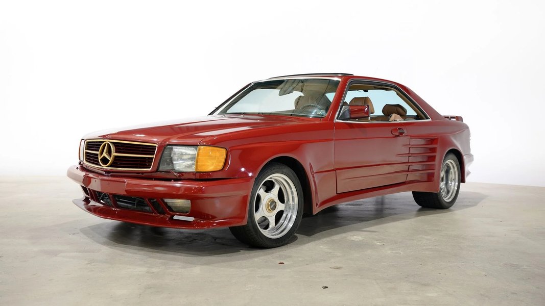 Тюнинговое купе Mercedes W126