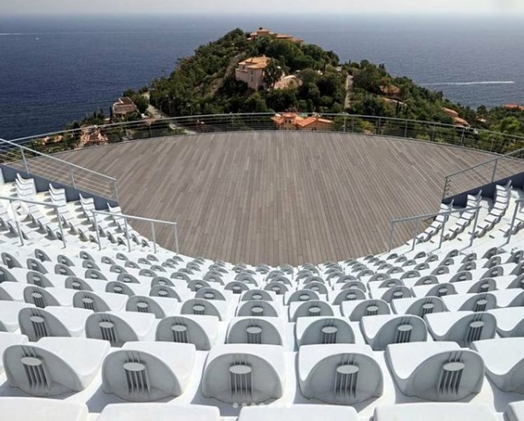 Bubble Palace, Пьер Карден, продажа