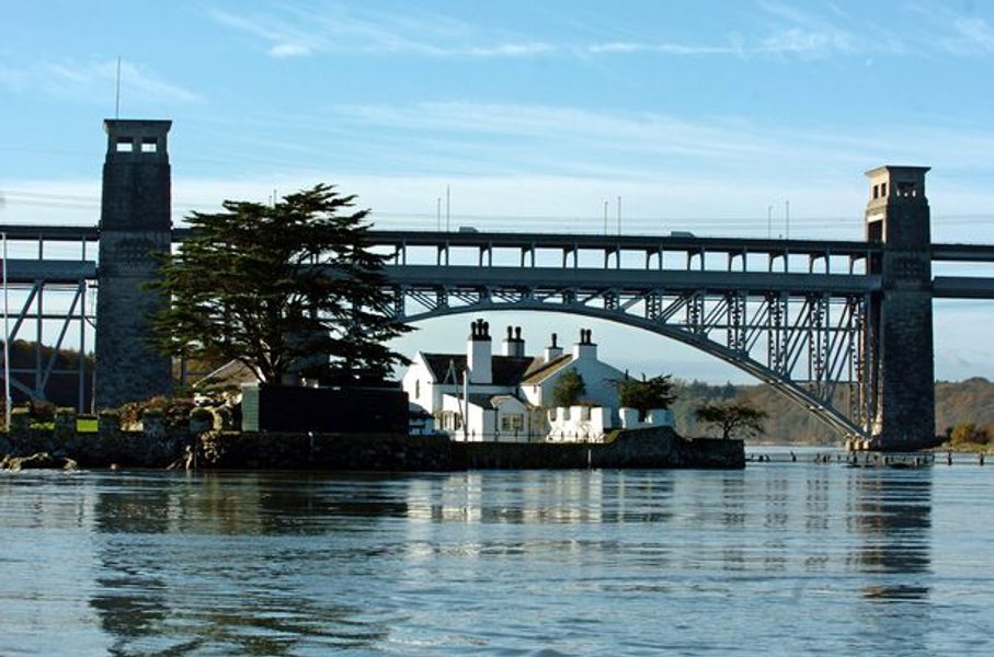 пролив Менай, Северный Уэльс, большой прилив