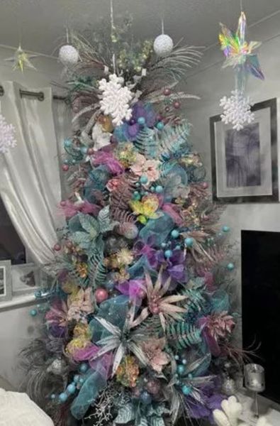 Как украсить елку к Новому году 2025 и Рождеству, идеи с фото, приколы, курьезы, интересные истории