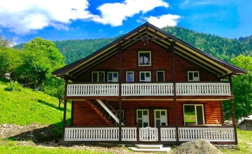 дом  горах, летний лагерь