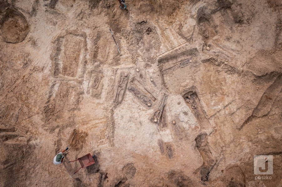 Археологічні розкопки на місці стародавнього кладовища в Польщі