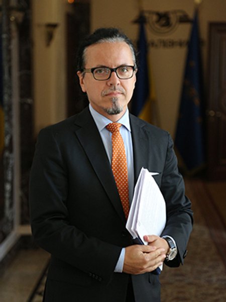 

Войцех Балчун: "Компания переживает сильный кризис, декларирует многомиллиардные убытки, в том числе из-за большого портфеля валютных кредитов. Исправить ситуацию в краткосрочном периоде нереально"
