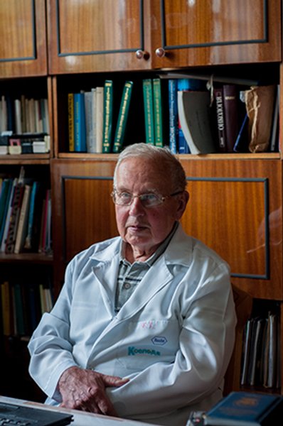 

Борис Білинский: "У будь-якій країні люди незадоволені своєю медициною. Усі хочуть бути вічно молодими і здоровими, і до того ж щоб це нічого не коштувало"
