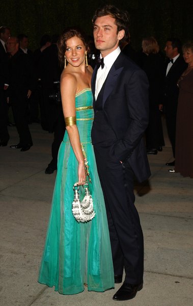 Сиенна Миллер, Джуд Лоу