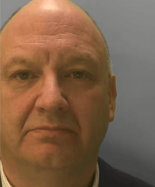 Мошенник, аферист, преступник, обманывал женщину, требовал деньги,