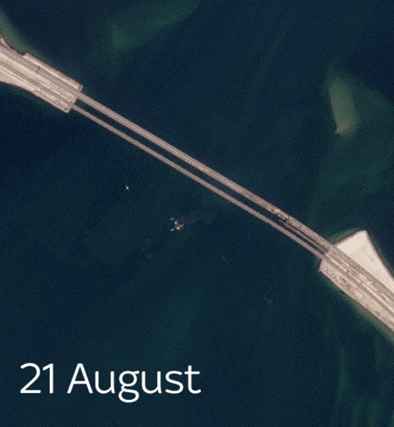 Затоплення кораблів біля Кримського мосту: супутникові знімки