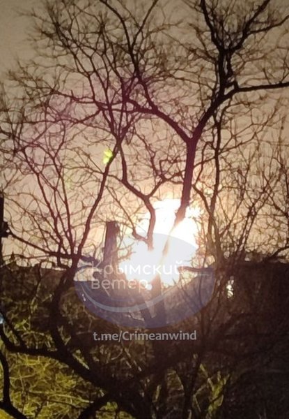 Атака БпЛА в Крыму — в Феодосии пылает нефтебаза — фото В Феодосии во временно оккупированном Крыму вспыхнул масштабный пожар на нефтебазе