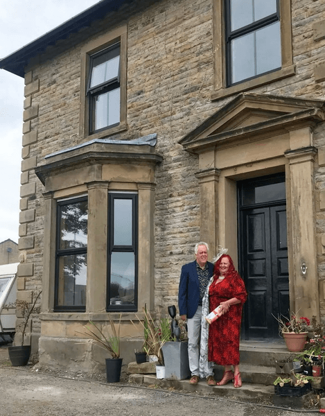 Старый особняк, ремонт старого дома, Airbnb, диско-кухня, дом для вечеринок, недвижимость в Англии, пенсионеры купили дом