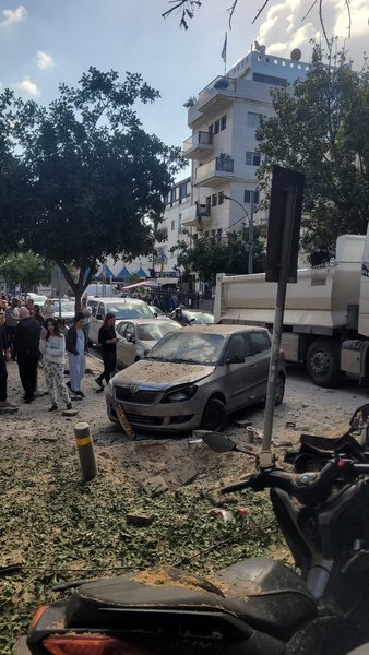 Іранська ракета впала біля посольства України в Ізраїлі