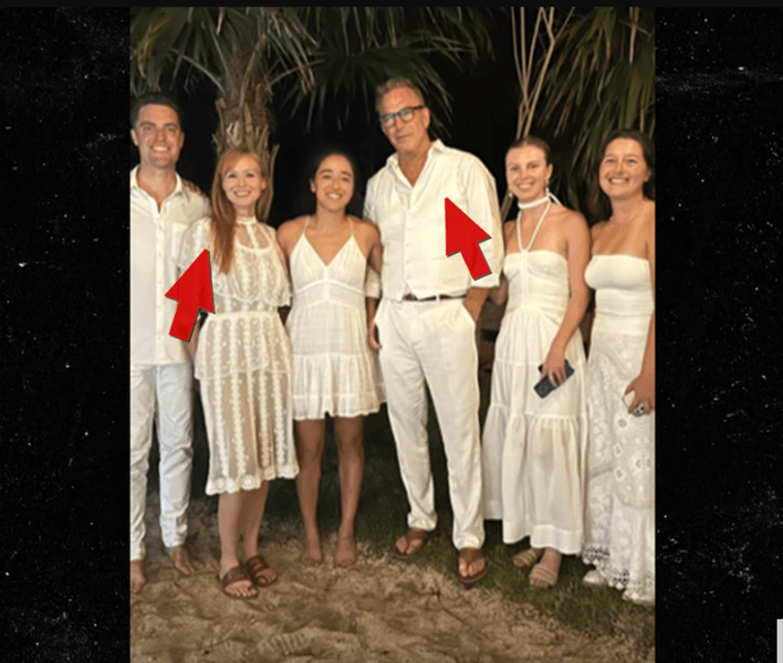 Кевин Костнер встречается со значительно более молодой певицей Джуэл