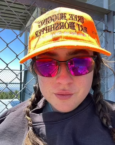 Робота мрії, жінка поселилась у пожежній будці високо в горах, життя у лісі, Кортні Макінтош, США, крихітний будинок, фото