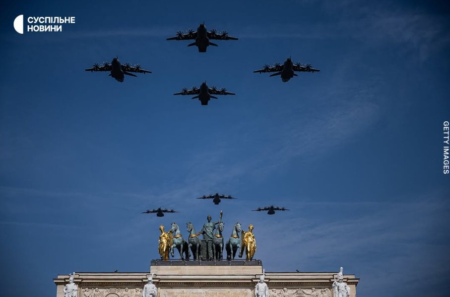 фото військових літаків на параді 14 липня 2026 року