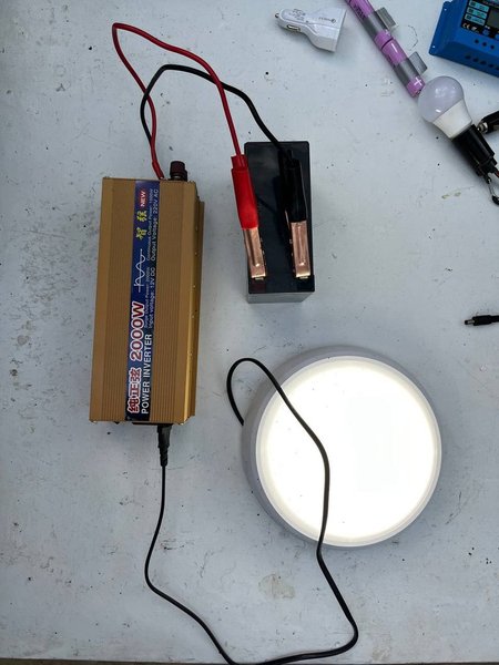 Лампочка, акумулятор, фото