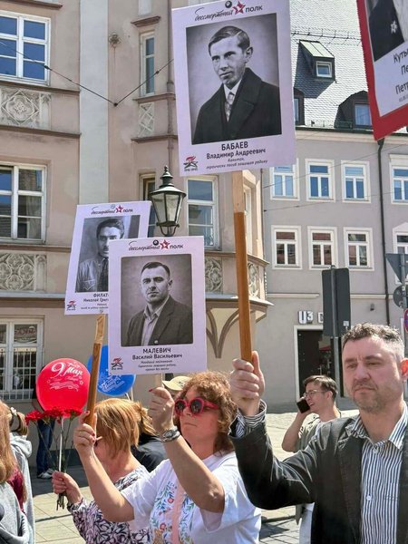 безсмертний полк (2) (1) українці на марші "Безсмертного полку" в Німеччині