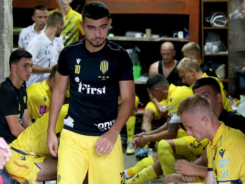 Футболісти в бомбосховищі