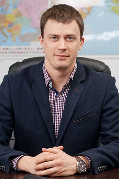 

Бизнес в руках. Александр Запышный руководит компанией, используя смартфон
