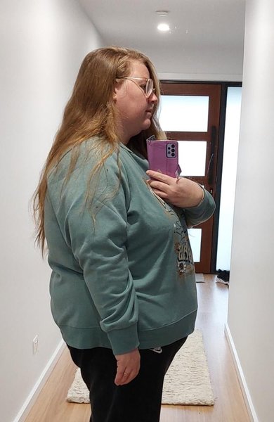 Жінка сильно схудла, голодування з перервами, уникала спорту, важила 140 кг, скинула 60 кг, без дієти, особлива дієта