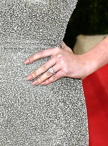 Кейт Аптон, помолвка