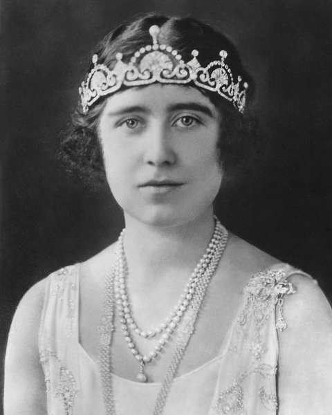 кейт міддлтон, тіара квітка лотоса, королівська тіара, образи кейт міддлтон, модний вихід кейт міддлтон, елізавета боуз-лайон