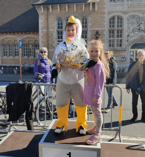 Чемпіонат Європи з імітації крику чайок, птахи, чайки, костюм птаха, перемога в конкурсі, крик чайок, вкусила чайка, шум чайок