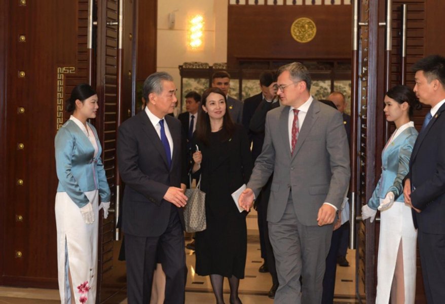 Переговоры Дмитрия Кулебы и его китайского коллеги Ван И продолжались более трех часов