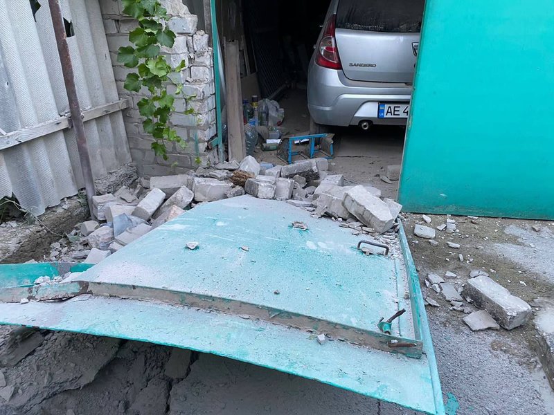 Руйнування у Нікополі після обстрілу.