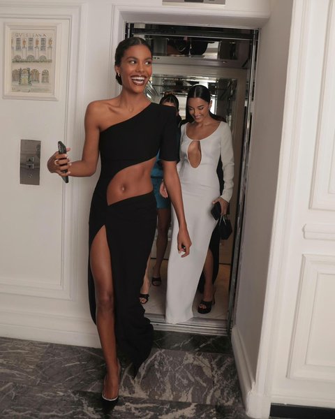 тина кунаки, модель, ибица, жена венсана касселя