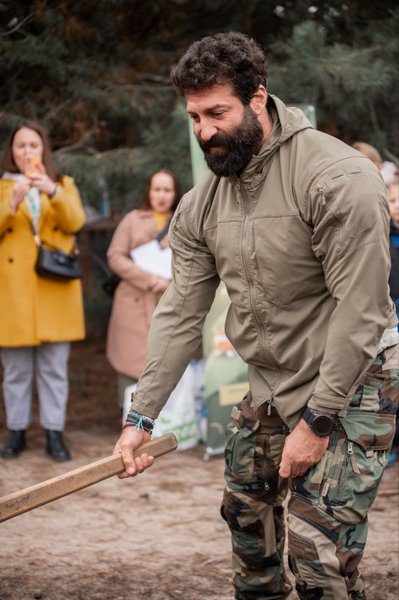 "Запали зірку тепла": українські знаменитості долучились до зимової кампанії допомоги тваринам