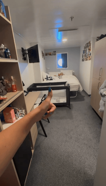 Жінка, яка живе з дитиною на круїзному лайнері, розповіла про плюси і мінуси