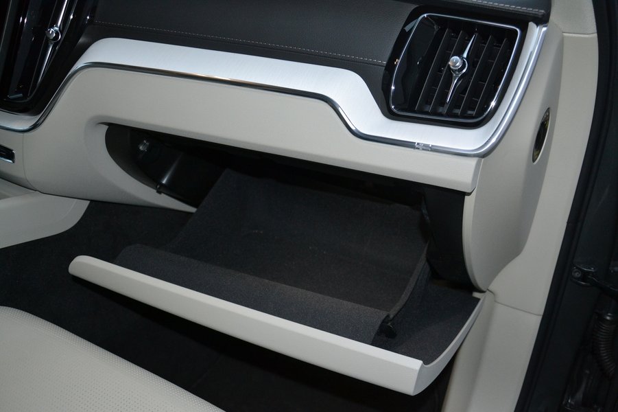 бардачок Volvo XC60