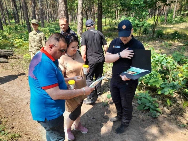 В лесах Киева любителям шашлыков вручили повестки (фото)