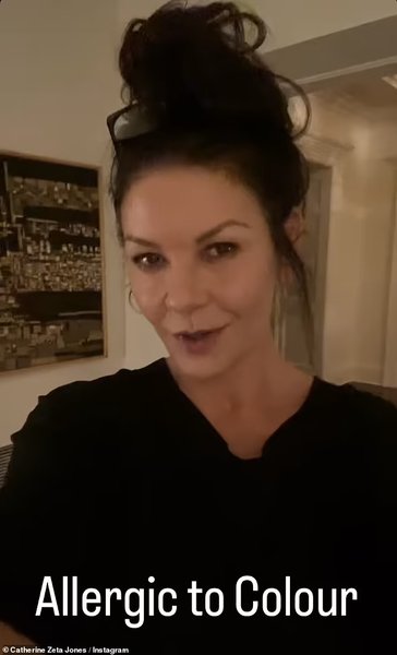 Кэтрин Зета-Джонс, мортиша аддамс, уэнсдей, уэнздей, рождество, рождественская елка