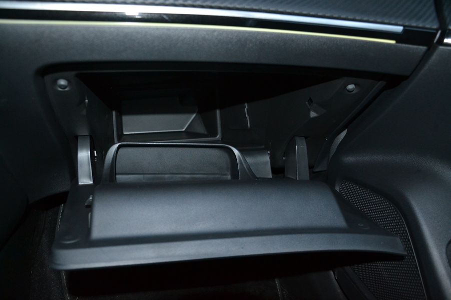 бардачок Peugeot 2008, новый Peugeot 2008, кроссовер Peugeot, Peugeot 2008 2024, Peugeot 2008 в Украине