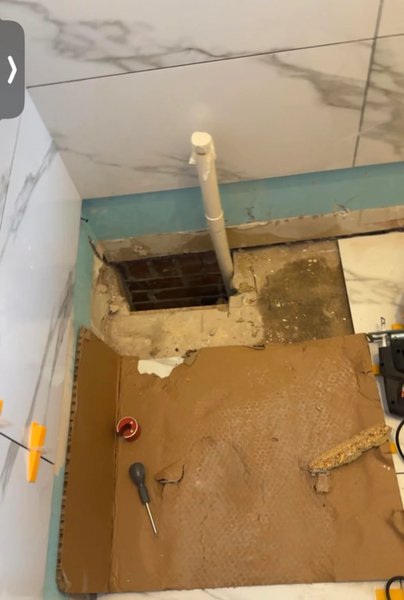 Кімната під ванною, таємна кімната, схованка під ногами, приховане приміщення, ремонт у будинку, нова кімната, пробити двері, місце для дверей, середній поверх