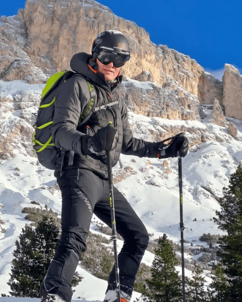 Скиорът оцелява след лавина Скиор оцеля под лавина, снежна преграда, лавина, попаднал в лавина, ден под лавина, сняг, алпинист, оцеля по чудо, лекарите в шок