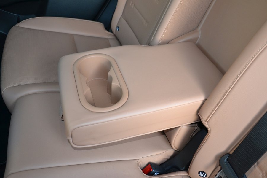 Широкий підлокітник