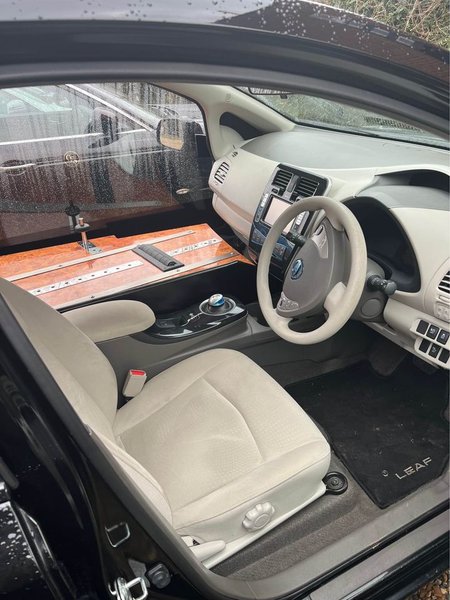 Катафалк Nissan Leaf