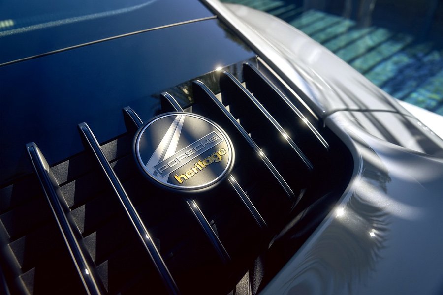 Porsche 911 Sport Classic 2022 шильдик Heritage Design