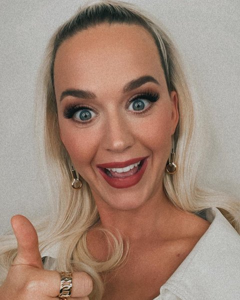 Кэти Перри, селфи, певица