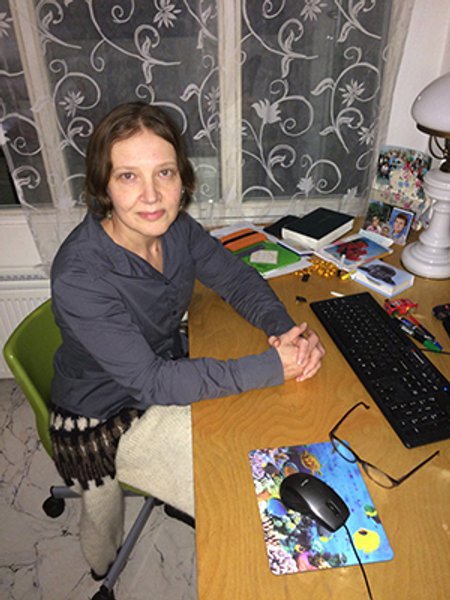 

Ольга Куприянова: "Из моих знакомых, клиентов, людей, которых я вижу ежедневно, это люди в возрасте, все сказали "за": Украина попросилась, надо принимать, нельзя оставить ее стоять "на холоде" — дословный перевод с голландского"
