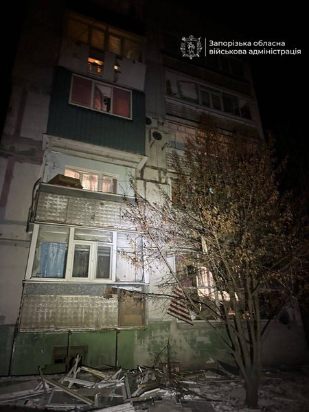 В результате ночных ударов по Запорожью повреждены жилые дома